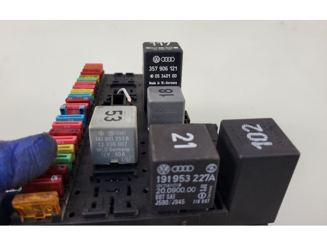 Pojistková skříňka Volkswagen PASSAT B3 1988