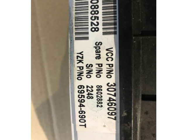 Панель приборов 30746097, 8602882 Volvo V70