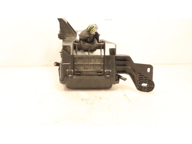 Pojistková skříňka Peugeot 301 2015