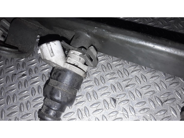 Комплект форсунок MR988977 Smart ForFour I для бензинового двигателя 1.3