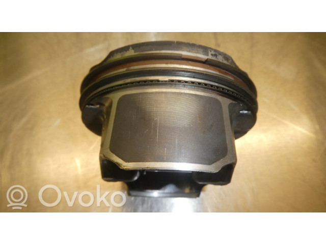 Píst 764016601 BMW 1 F20 F21 pro benzínový motor 2.0