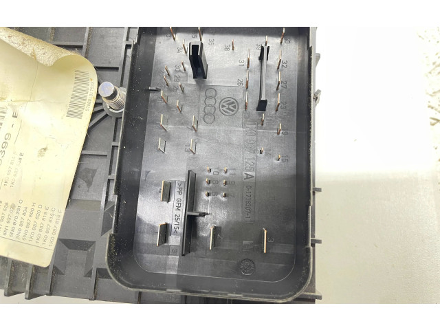 Pojistková skříňka 1K0937808E, 5N0970331C Volkswagen Tiguan 2008