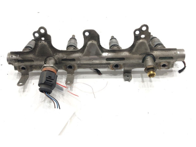 Топливная рампа 06J133317M Audi A3 S3 8P