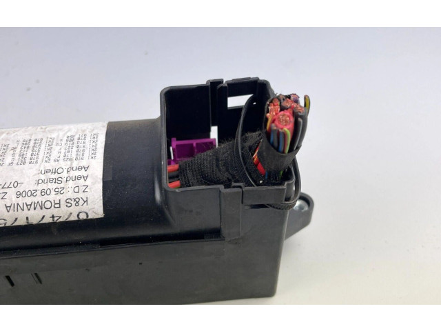 Pojistková skříňka 1K0970227F, 2K1970925AS Volkswagen Caddy 2005