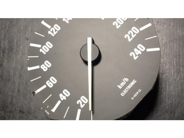 Přístrojová deska BMW 5 E34 1992 1384740.9