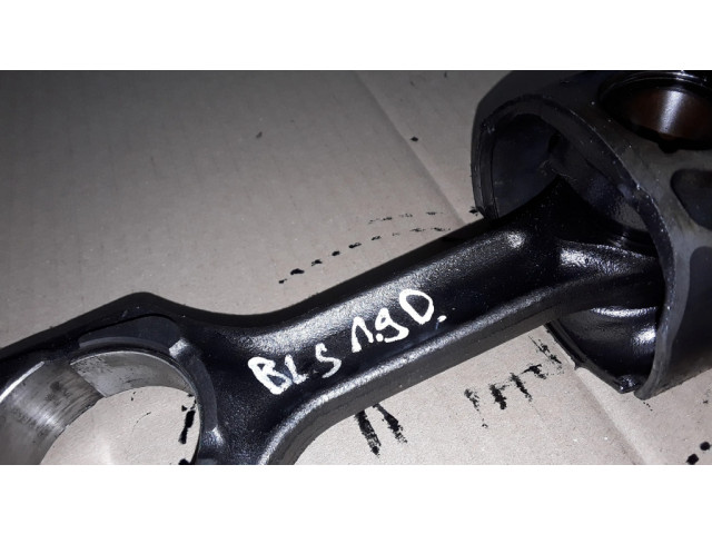 Píst 664   Cadillac BLS  pro naftový motor 1.9  