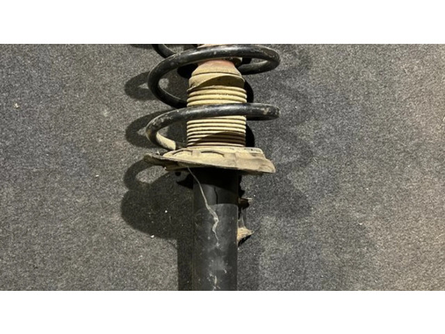 Передний амортизатор с пружиной