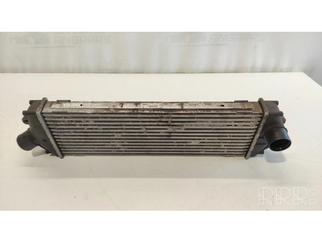 Интеркулер  992563J, 8200411160   Opel Vivaro 2.0