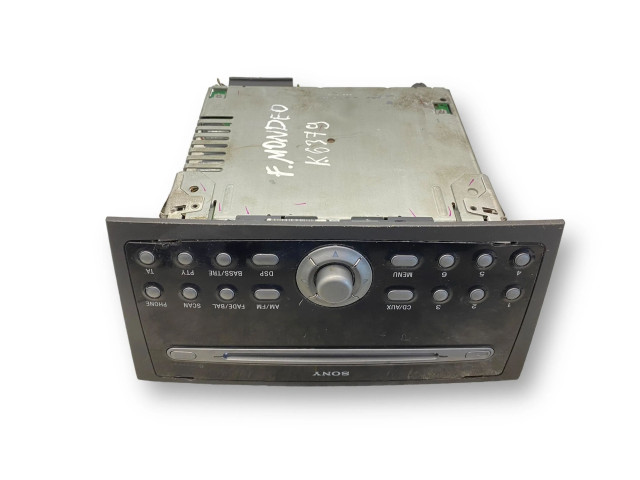 Радио/ проигрыватель CD/DVD / навигация