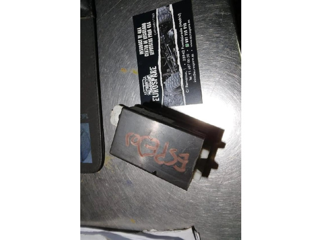 Блок предохранителей MR583832 Mitsubishi Montero