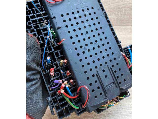 Блок предохранителей 9441584, 9441582   Volvo S80