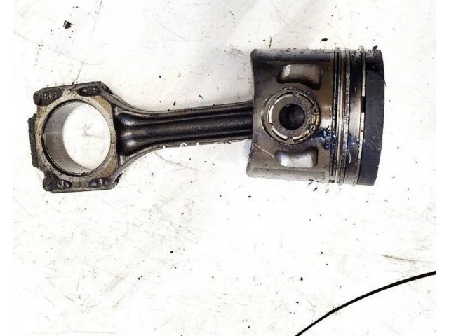  Поршень с шатуном    Volkswagen PASSAT B4  