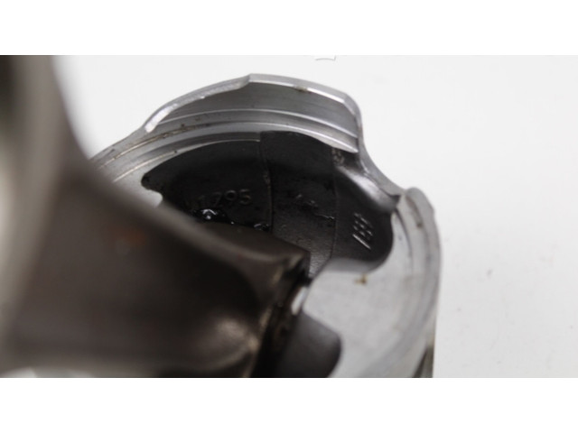 Поршень с шатуном RHY Citroen Xsara