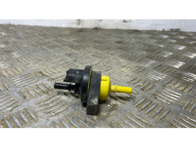 Другая деталь отсека двигателя