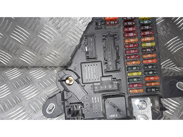   Pojistková skříňka 690661805   BMW M5 2006