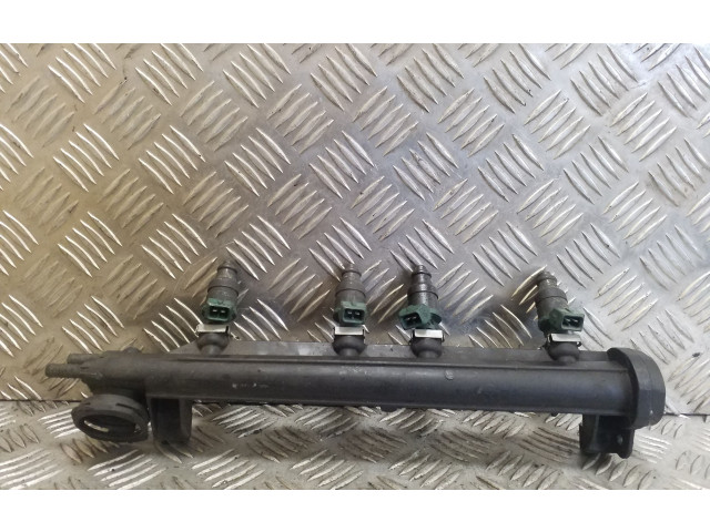 Топливная рампа 06A133317A   Volkswagen Golf IV  