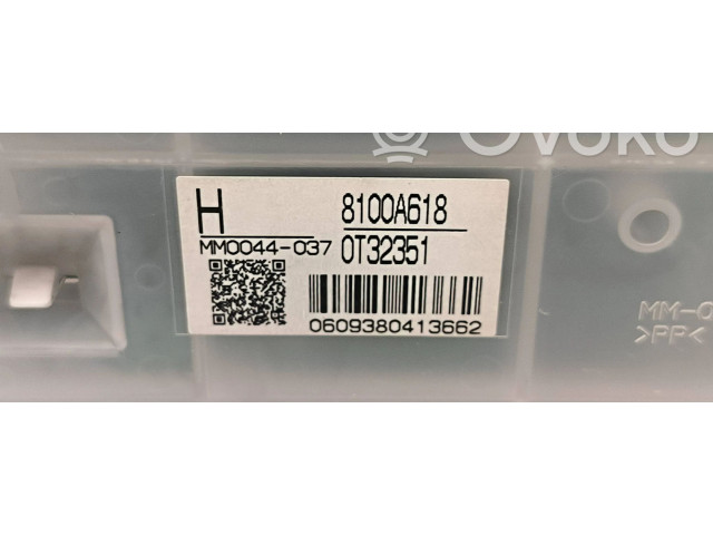 Přístrojová deska  Mitsubishi Pajero 2008   