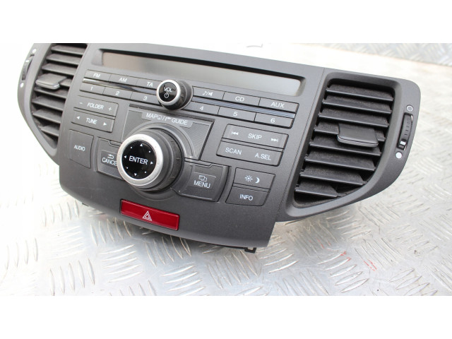 Радио/ проигрыватель CD/DVD / навигация