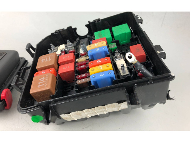 Блок предохранителей  9824510780   Peugeot 2008 II    