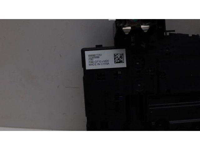 Блок предохранителей 8889877787, 32265898 Lynk & co 01