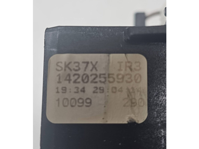 Блок предохранителей SK37XIR3 Skoda Octavia Mk3 (5E)