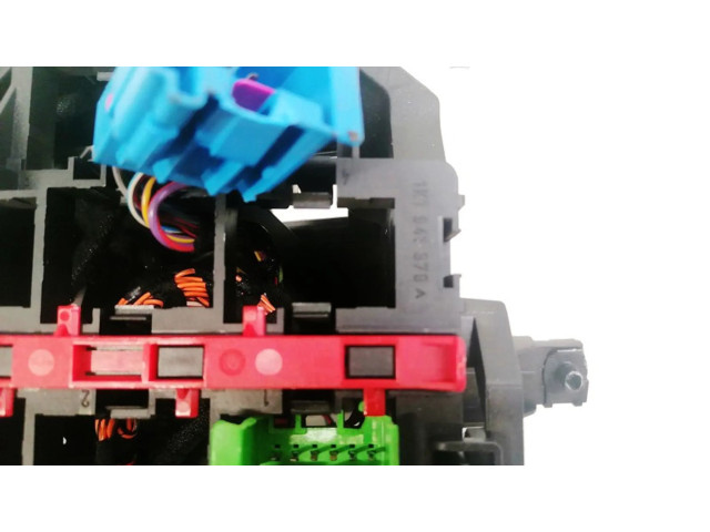 Блок предохранителей 1K1941379A Skoda Octavia Mk2 (1Z)