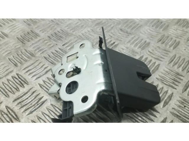 замок багажника 8U0827520 Audi Q3 8U 2011-2016 года