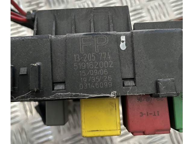 Блок предохранителей 519162002   Opel Vectra C    