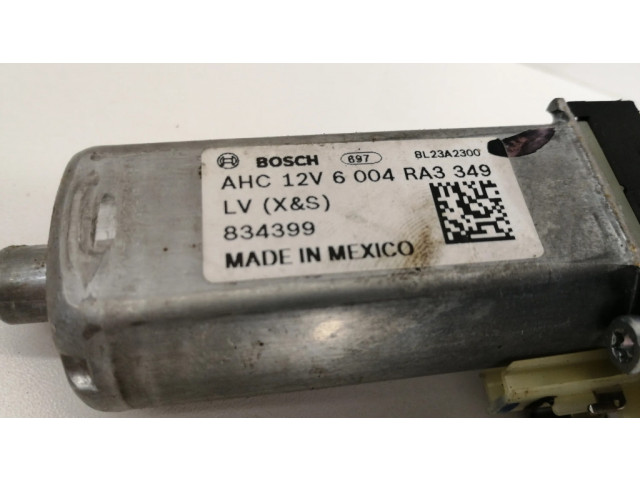 Электрический двигатель для регулировки положения руля