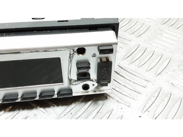 Радио/ проигрыватель CD/DVD / навигация