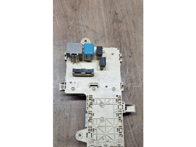 Блок предохранителей 8922153100, 2440000400 Lexus IS 200-300