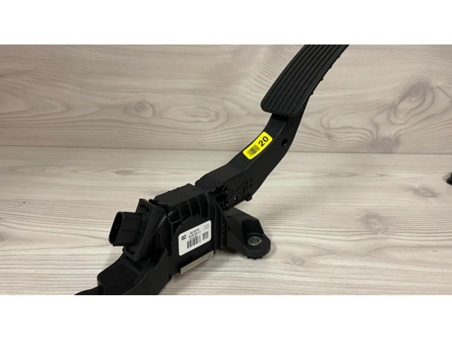 Педаль акселератора