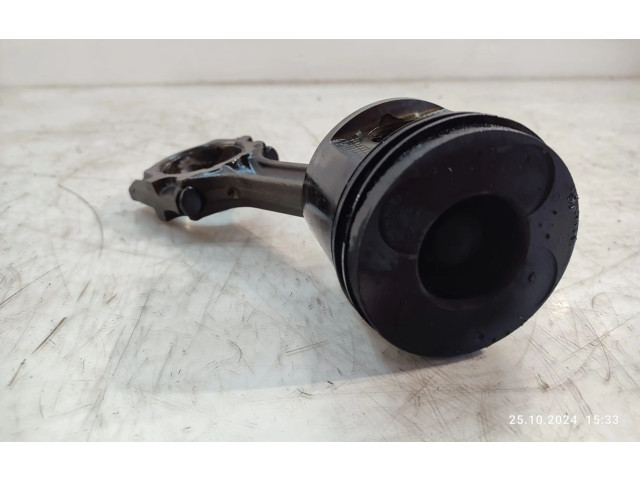 Píst Nissan Navara D22