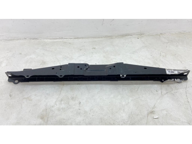 Передняя укрепление бампера