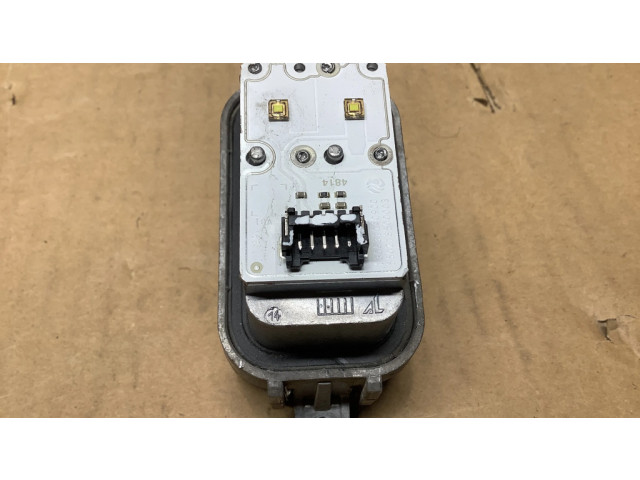 Деталь передней фары