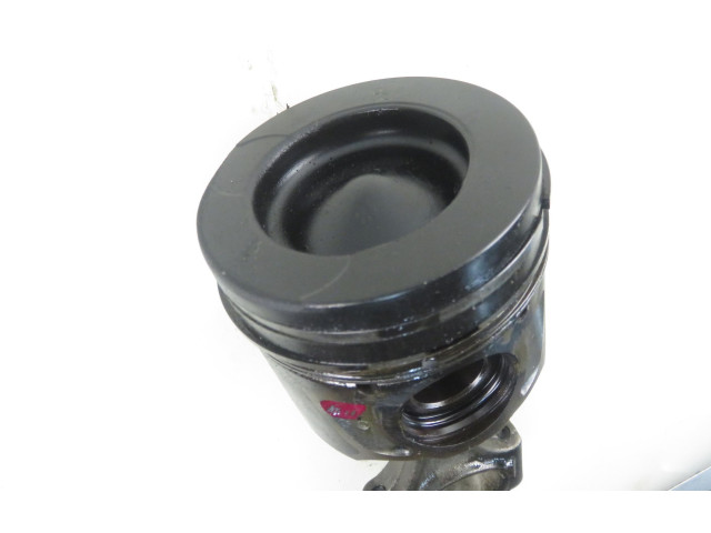 Поршень с шатуном 4HN Mitsubishi Outlander