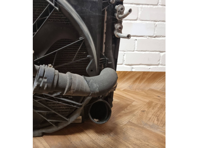 Радиатор (ы) держатель / кронштейн