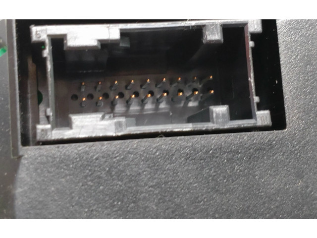 Pojistková skříňka Спидометр (приборный щиток) 6934312, 6945625 BMW 5 E60 E61 2004