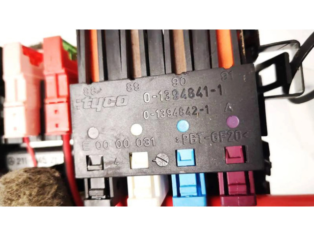 Pojistková skříňka 013948411 Mercedes-Benz ML W164 2007