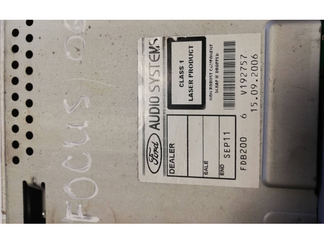 Радио/ проигрыватель CD/DVD / навигация