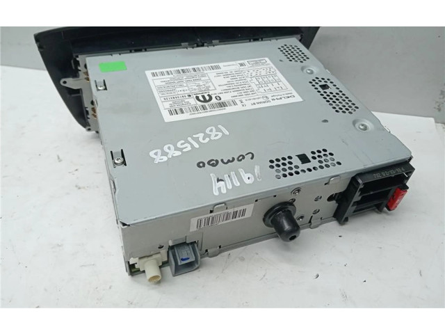 Радио/ проигрыватель CD/DVD / навигация