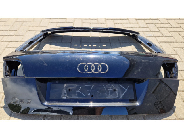 Задняя крышка (багажника)