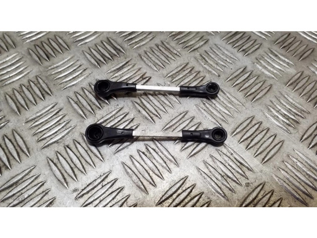 Другая деталь отсека двигателя