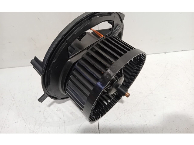 Вентилятор печки       Volkswagen Golf VIII