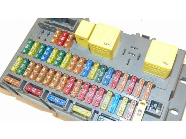 Блок предохранителей YQE103133, 518174404   Rover 75    