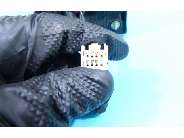 Зеркало электрическое Mazda MPV II LW 1999 - 2007 года