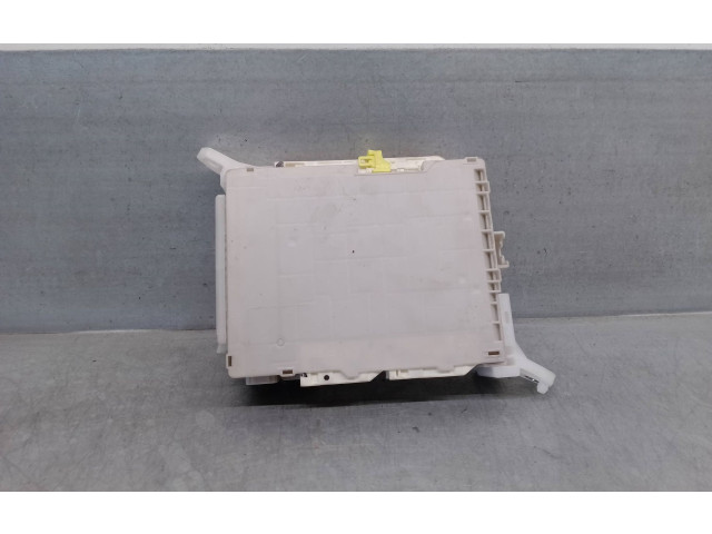 Pojistková skříňka Řídící jednotka BSM 8273060180 Toyota Land Cruiser (J200) 2015
