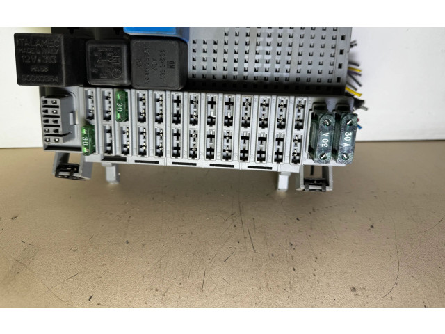   Pojistková skříňka 90240092, 90240665   Opel Astra F 1994