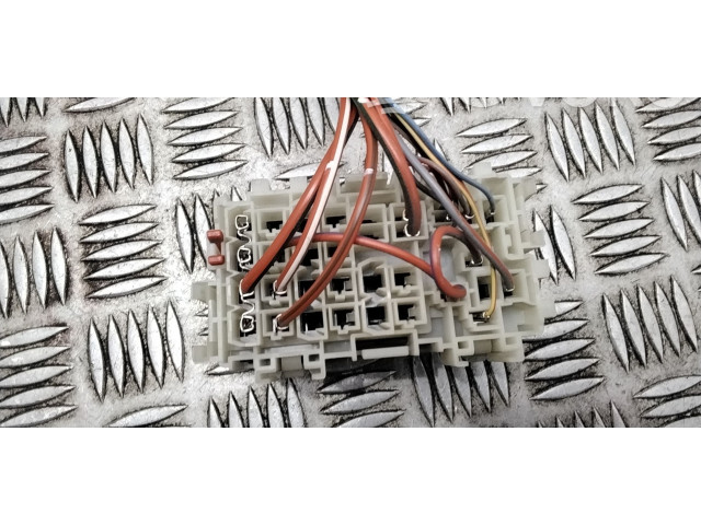 Блок предохранителей     Volvo V70  D4204T5 