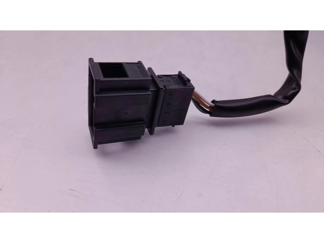 Зеркало электрическое Skoda Fabia Mk2 (5J) 2007-2014 года